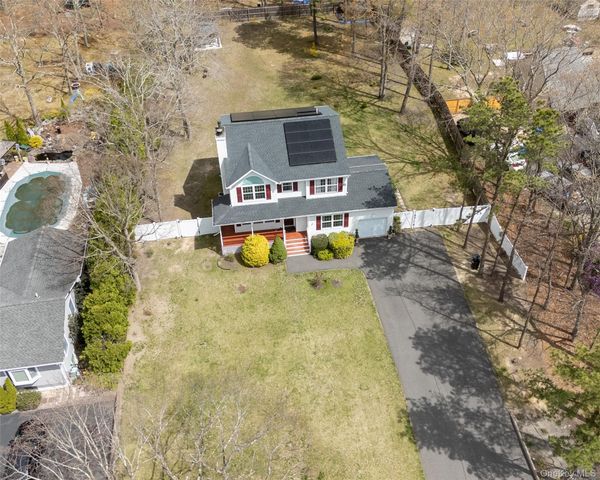 49 S Cozine Road, Center Moriches, NY 11934