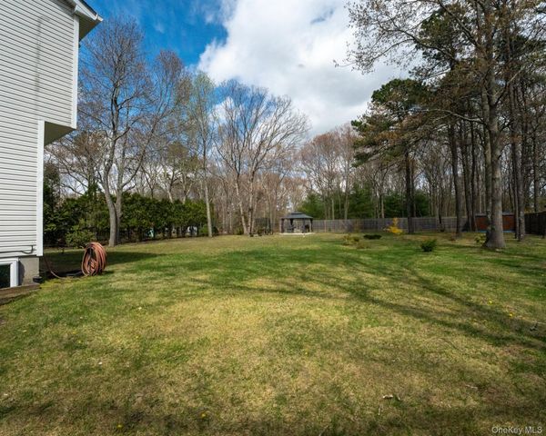 49 S Cozine Road, Center Moriches, NY 11934