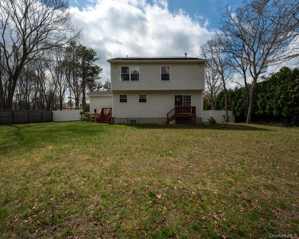 49 S Cozine Road, Center Moriches, NY 11934