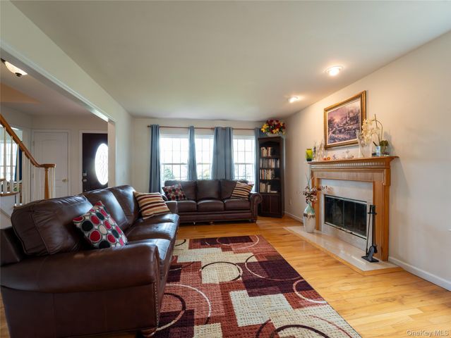 49 S Cozine Road, Center Moriches, NY 11934