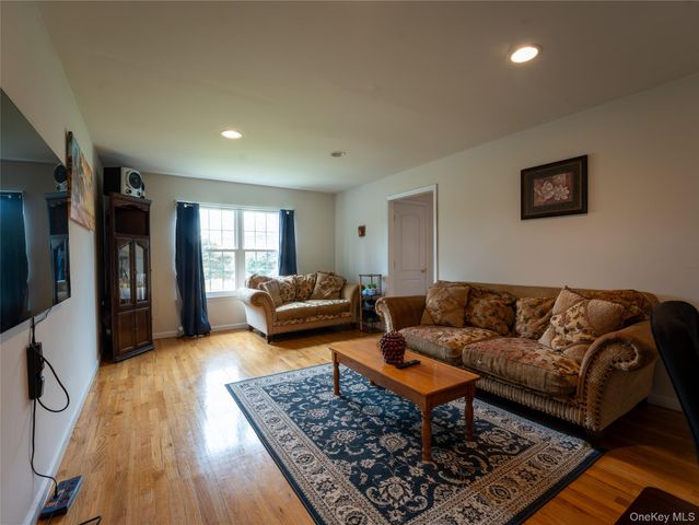 49 S Cozine Road, Center Moriches, NY 11934