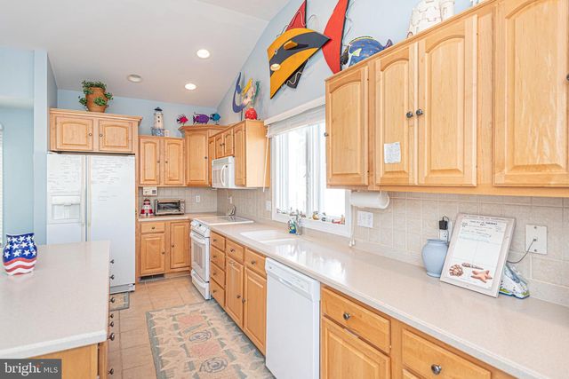 40209 MARYLAND AVE, Fenwick Island, DE 19944