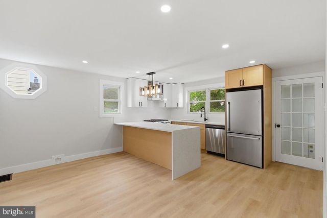 33 MORRIS AVE, Burlington, NJ 08016