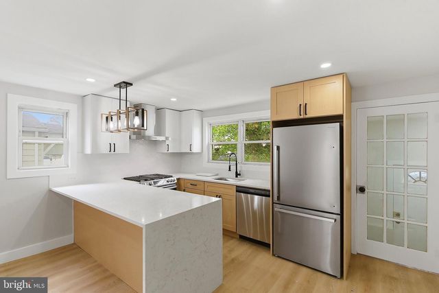 33 MORRIS AVE, Burlington, NJ 08016