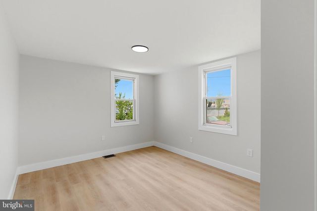 33 MORRIS AVE, Burlington, NJ 08016
