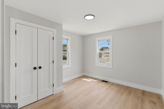 33 MORRIS AVE, Burlington, NJ 08016