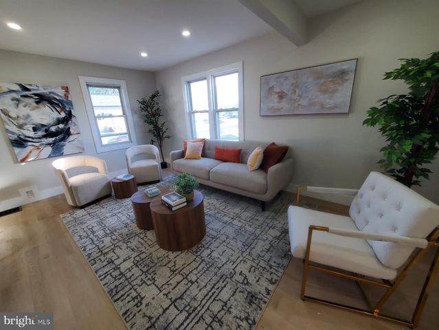 33 MORRIS AVE, Burlington, NJ 08016