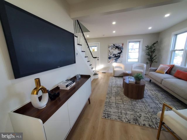 33 MORRIS AVE, Burlington, NJ 08016