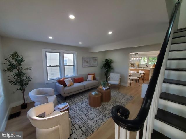 33 MORRIS AVE, Burlington, NJ 08016