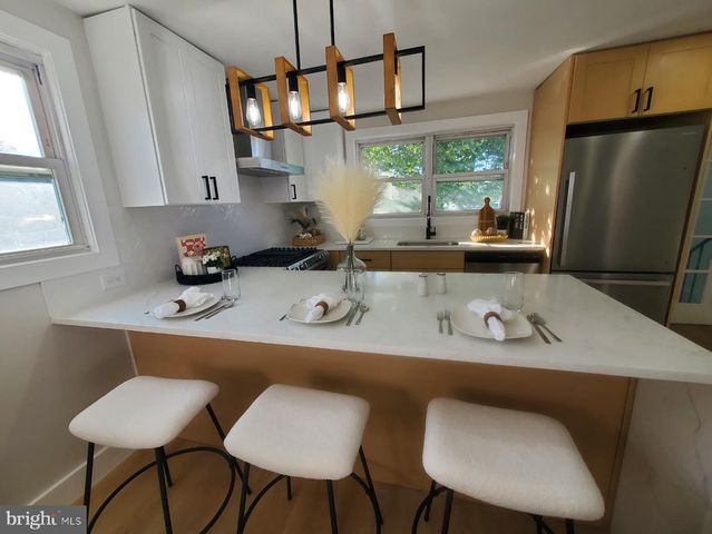 33 MORRIS AVE, Burlington, NJ 08016