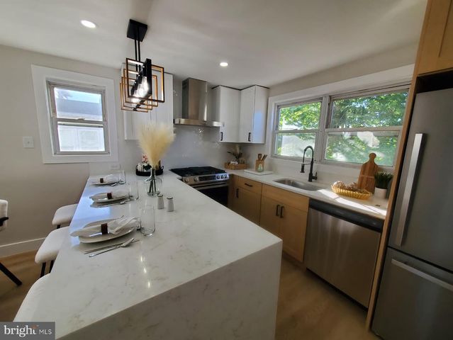 33 MORRIS AVE, Burlington, NJ 08016