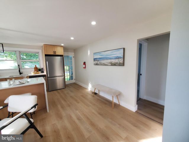 33 MORRIS AVE, Burlington, NJ 08016