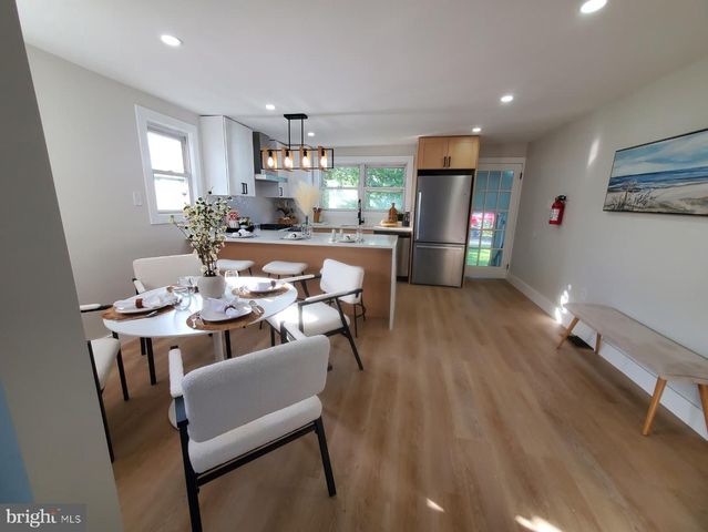 33 MORRIS AVE, Burlington, NJ 08016