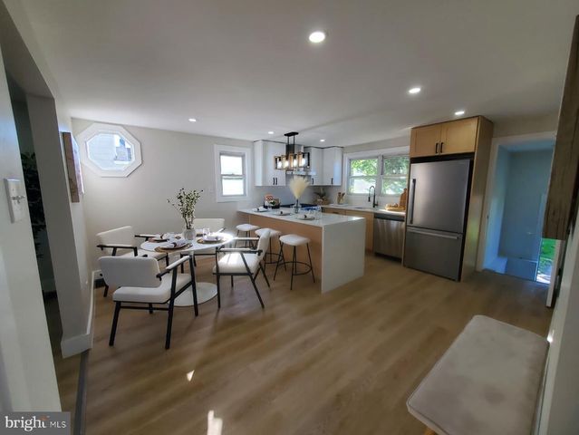 33 MORRIS AVE, Burlington, NJ 08016