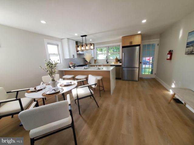 33 MORRIS AVE, Burlington, NJ 08016