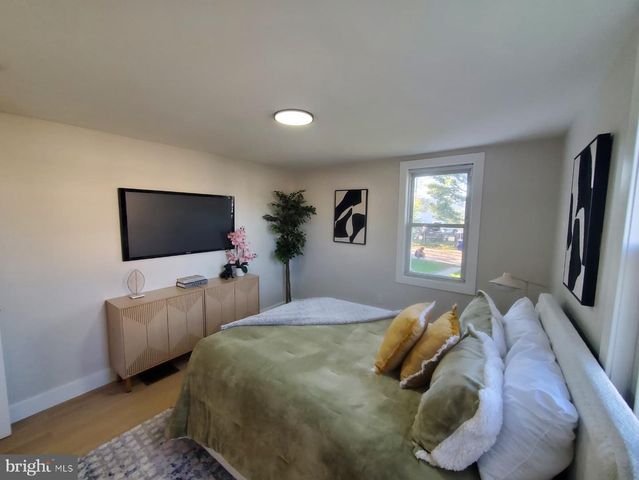33 MORRIS AVE, Burlington, NJ 08016