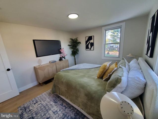 33 MORRIS AVE, Burlington, NJ 08016