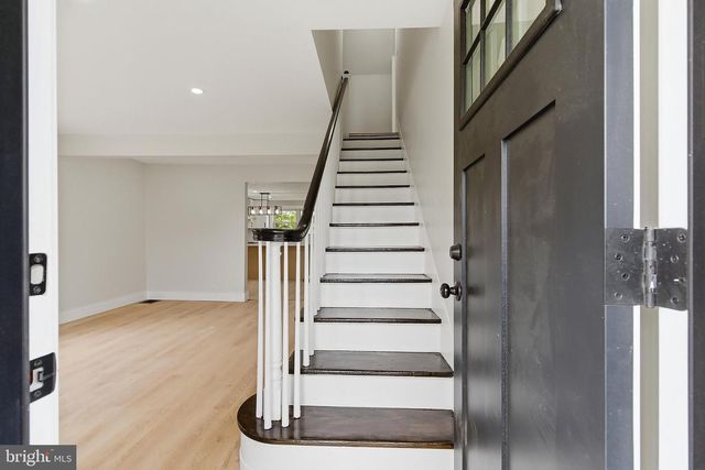 33 MORRIS AVE, Burlington, NJ 08016