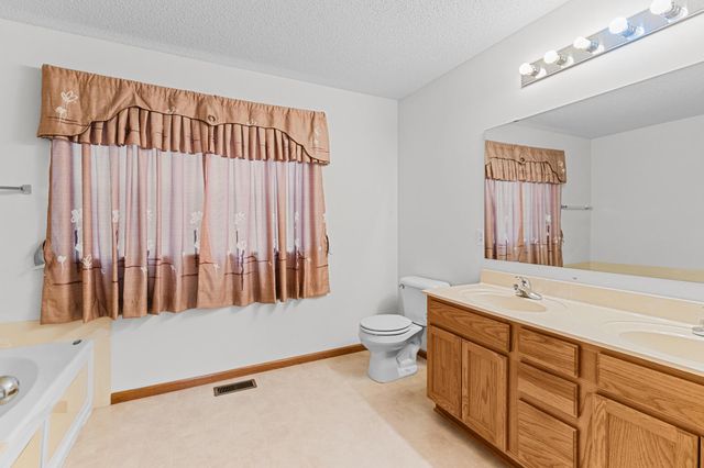 2253 118th Avenue NE, Blaine, MN 55449