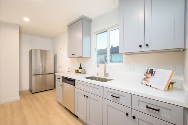 1064 15th Avenue, Redwood City, CA 94063