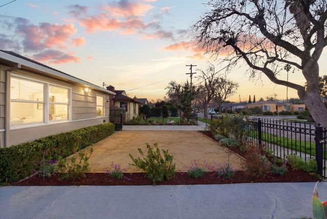 1064 15th Avenue, Redwood City, CA 94063