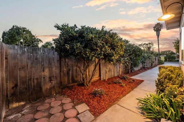 1064 15th Avenue, Redwood City, CA 94063