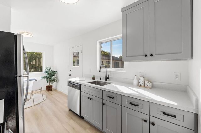 1064 15th Avenue, Redwood City, CA 94063