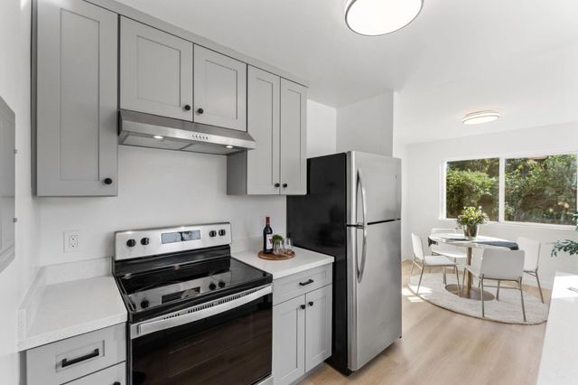 1064 15th Avenue, Redwood City, CA 94063