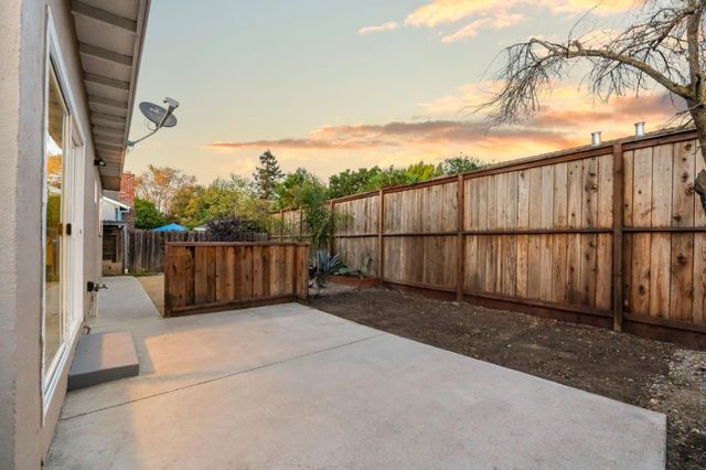 1064 15th Avenue, Redwood City, CA 94063