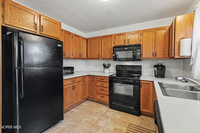 8250 Cherry Blossom Lane, Holland, OH 43528