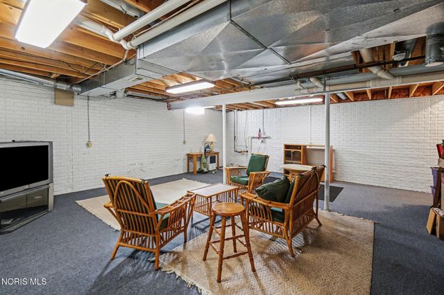 8250 Cherry Blossom Lane, Holland, OH 43528