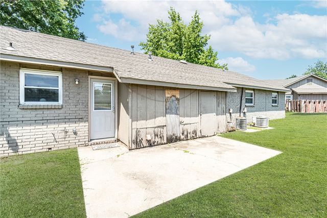 1506 W Janda Drive, Rogers, AR 72758