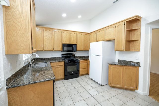 1007 Kirksey Dr, Turlock, CA 95382