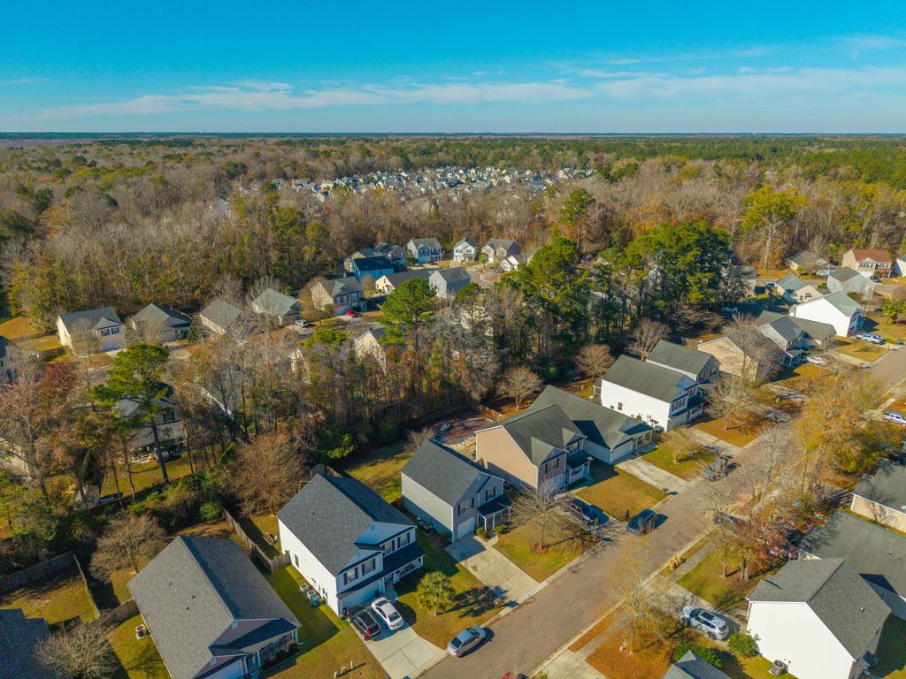 Image 2 of property listing at 118 Destin Street, Summerville, SC 29483