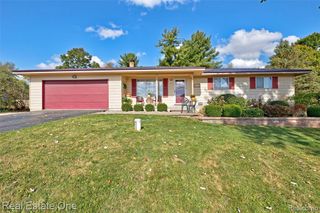 2060 W Drahner Road, Oxford, MI 48371