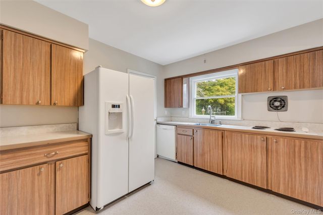 3 Cherrywood Drive, East Northport, NY 11731