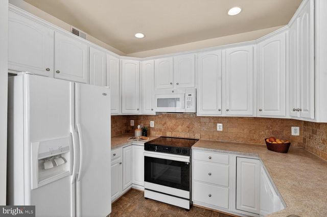 16837 FOUR SEASONS DR, Dumfries, VA 22025