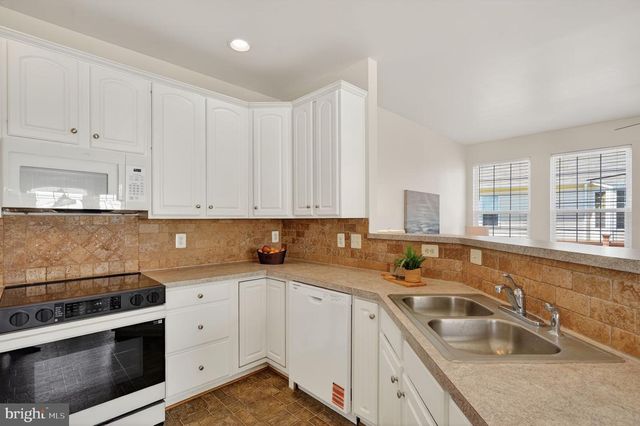 16837 FOUR SEASONS DR, Dumfries, VA 22025