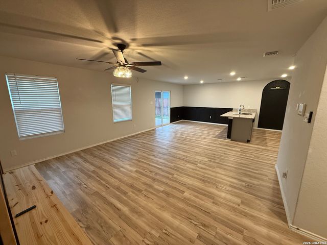 5427 FREDERICK BLF, Von Ormy, TX 78073