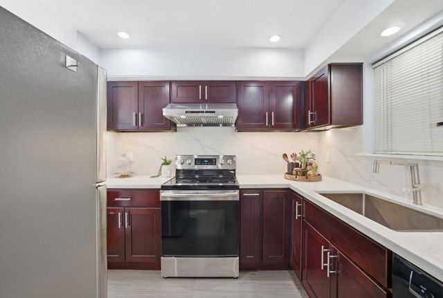 711 S Bayshore Boulevard 6, San Mateo, CA 94401