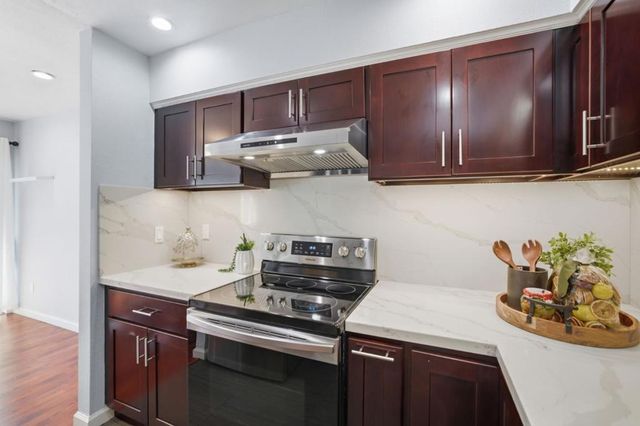 711 S Bayshore Boulevard 6, San Mateo, CA 94401