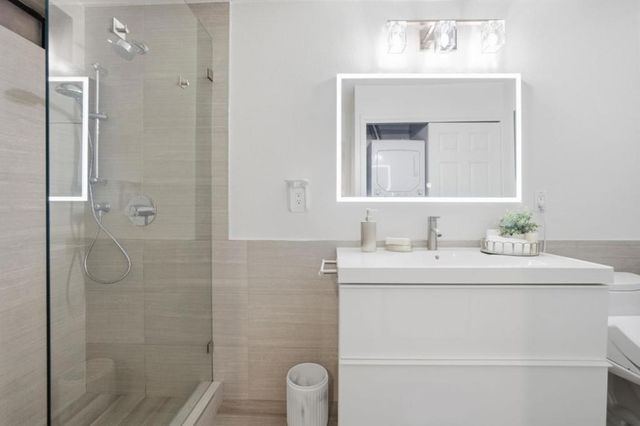 711 S Bayshore Boulevard 6, San Mateo, CA 94401