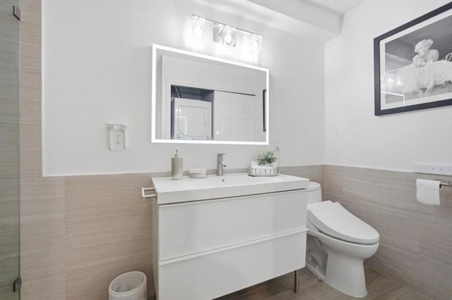 711 S Bayshore Boulevard 6, San Mateo, CA 94401