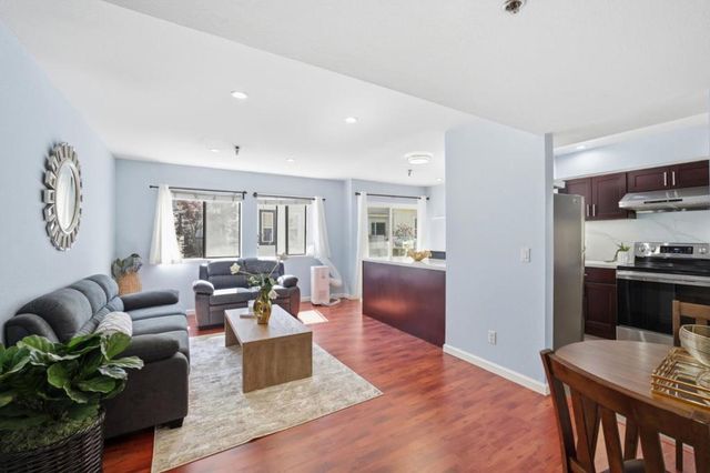 711 S Bayshore Boulevard 6, San Mateo, CA 94401