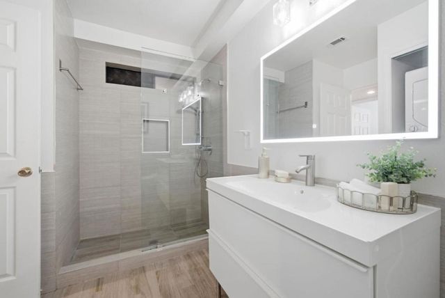 711 S Bayshore Boulevard 6, San Mateo, CA 94401