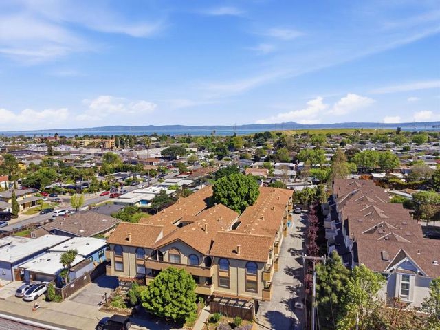 711 S Bayshore Boulevard 6, San Mateo, CA 94401