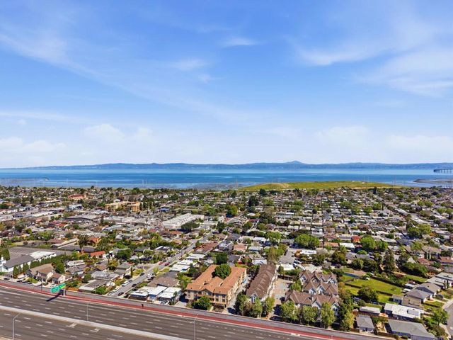711 S Bayshore Boulevard 6, San Mateo, CA 94401