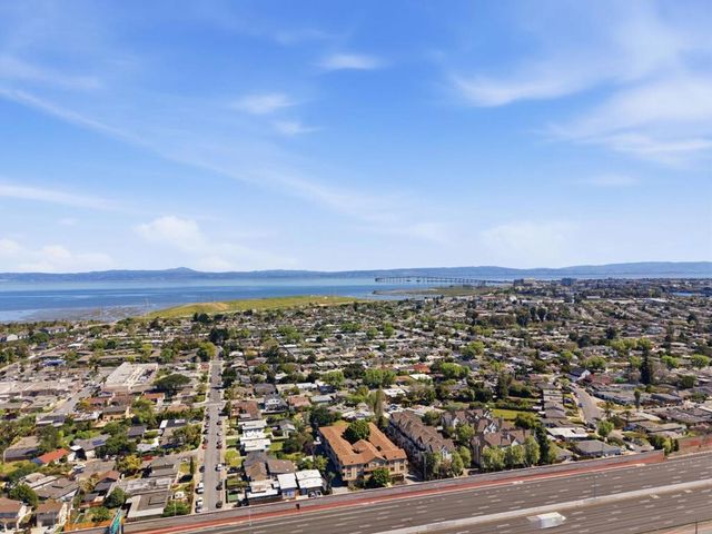711 S Bayshore Boulevard 6, San Mateo, CA 94401