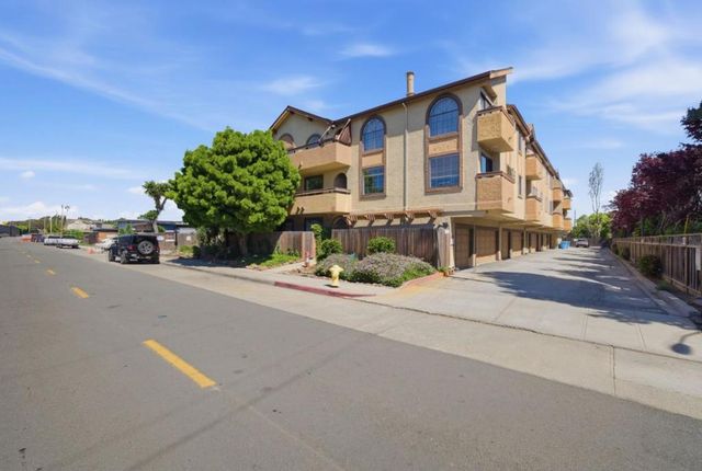 711 S Bayshore Boulevard 6, San Mateo, CA 94401