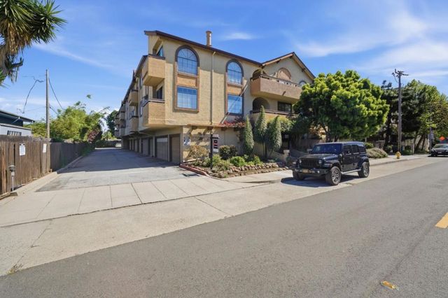 711 S Bayshore Boulevard 6, San Mateo, CA 94401